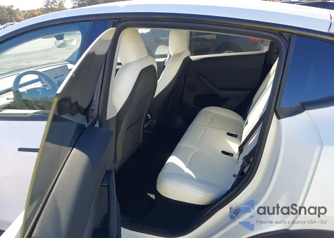 2024 Tesla Model Y Long Range Dual Motor All-Wheel Drive/Rwd z USA, uszkodzony, nr VIN 7SAYGDED6RA325431